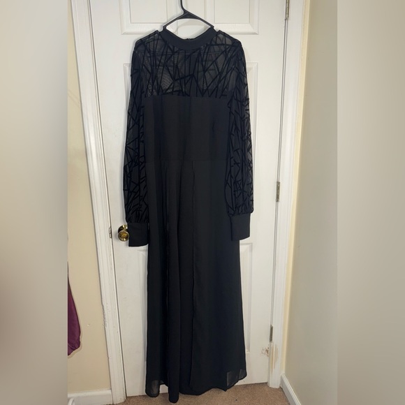 Elegant Black Jumpsuit with Train - Picture 6 of 7